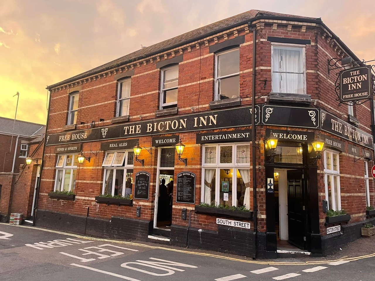 Exterior of The Bicton Inn in Exmouth
